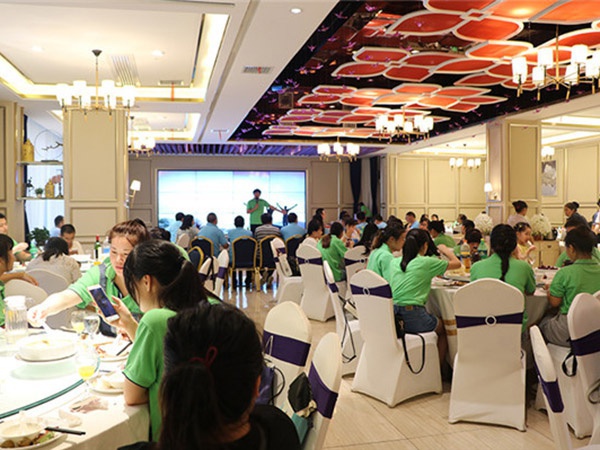 熱烈慶祝業(yè)盛堂“感恩共相伴，蓄勢贏未來”感恩主題活動，取得圓滿成功