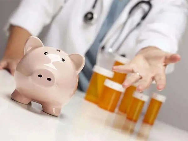 衛(wèi)健委鼓勵醫(yī)護兼職創(chuàng)業(yè)，不是讓你去擺攤、送外賣！要和醫(yī)療相關(guān)！醫(yī)生兼職到底能干啥？